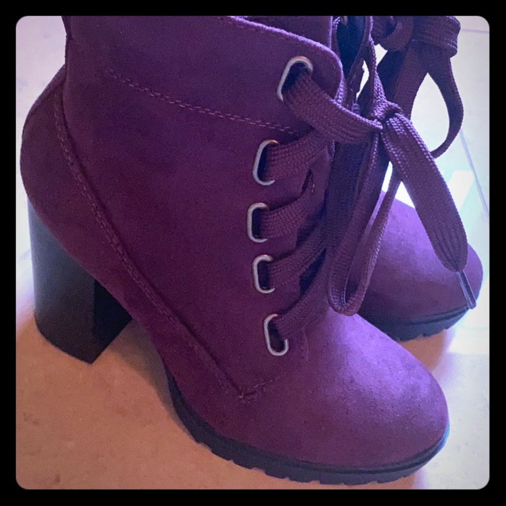 Brand new maroon booties